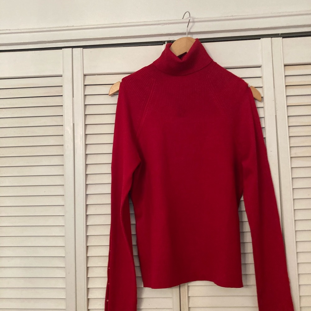 Red long sleeves sweater